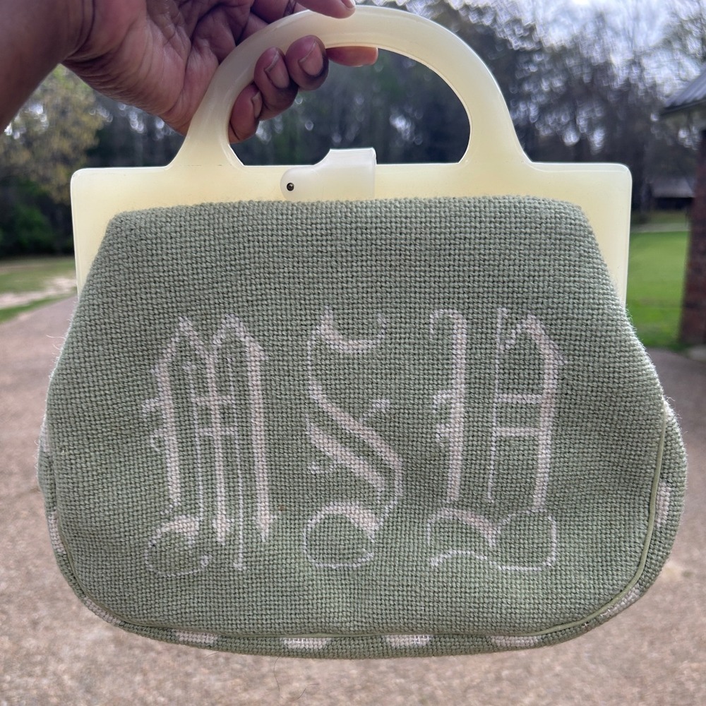 Maud Hundley rare Needlepoint Handbag Green Vintage Lucite Handle 1950s purse